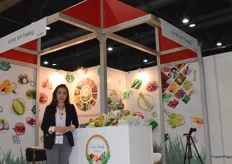 Mrs Nithinunt Botcharoen (General Manager) of S.F.M. International Trading Co., Ltd. The company supplies a wide range of tropical fruits and vegetables from Thailand.